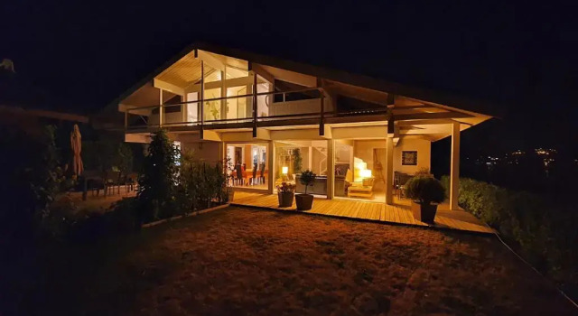 Spacieuse Villa avec vue panoramique sur le lac, une Exclusivite LLA Selections by Location Lac Annecy, 预订 酒店 Brédannaz 法國
