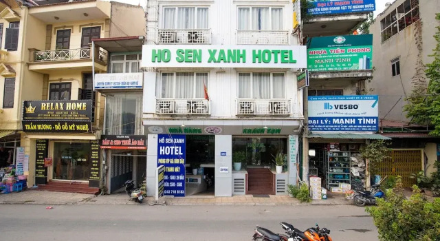 Ho Sen Xanh Hotel