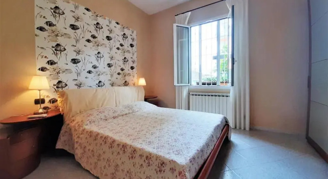 Villa la Casetta con giardino a 30m dal mare, Забронировать Вилла Отели в центре Сан-Бартоломео-аль-Маре, в центре