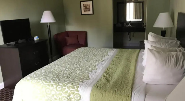 Люкс Deluxe Days Inn by Wyndham Jellico - Tennessee State Line