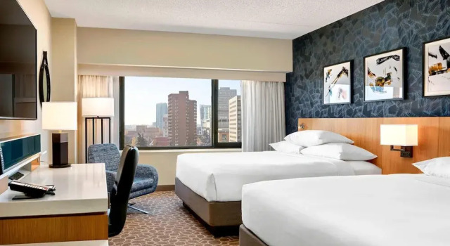 Четырёхместный номер Deluxe с видом на реку Delta Hotels by Marriott Calgary Downtown