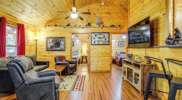 2 Mi to Dtwn Gatlinburg: 'crescent Claw Cabin!'