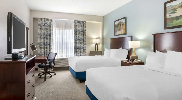 Четырёхместный номер Standard Best Western Plus Crossroads Inn & Suites