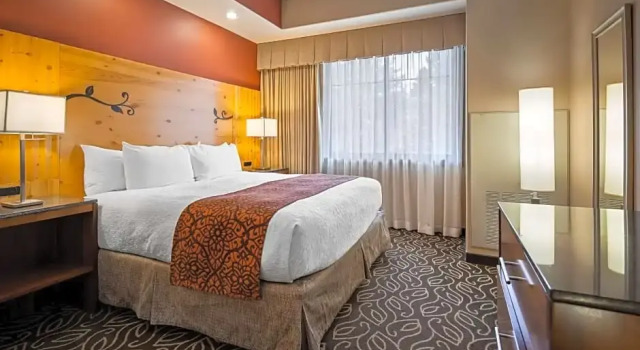 Двухместный номер Standard с балконом и с видом на горы Best Western Premier Ivy Inn & Suites