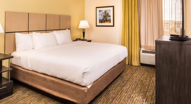 Двухместный люкс c 1 комнатой Candlewood Suites Carlsbad South by IHG