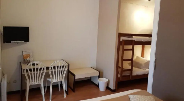 Четырёхместный номер Standard Цокольный этаж Hôtel Les Gabarres