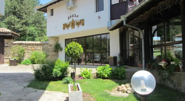 Коттедж с 3 комнатами Guest House Debar