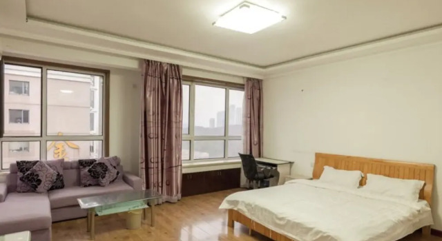 Xinghai Square Holiday Hotel