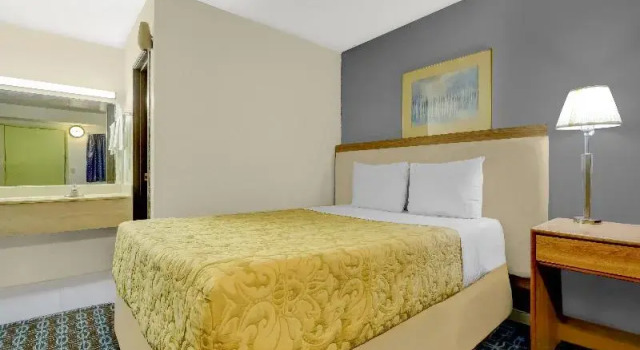 Двухместный номер Standard Brookville Inn By OYO Near Dayton International Airport