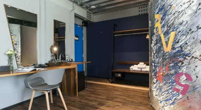 Трёхместный номер Superior MeStyle Garage Hotel