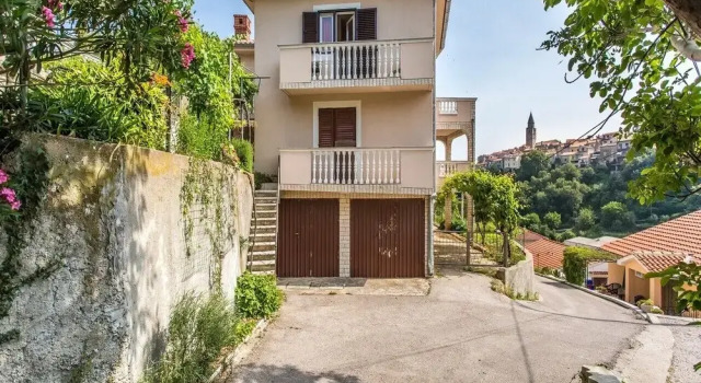 Zahija - A1, Prenota Hotel Hotel a Isole Quarnerine con parcheggio, Parcheggio