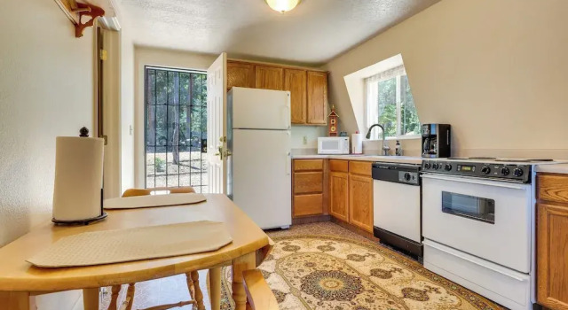 Scenic Duck Creek Escape: 30 Mi to Brian Head, Book Feriehus Sommerhuse i Kane County, Hytte