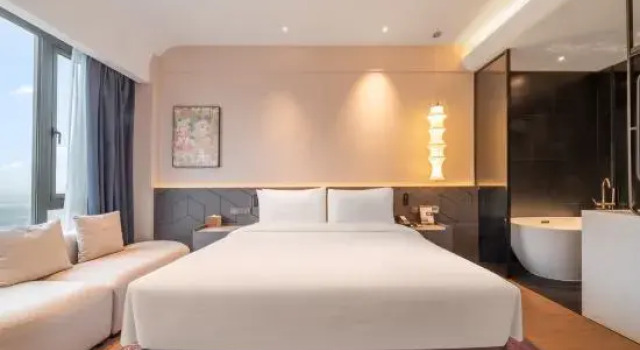 Люкс Maison New Century Hotel Hangzhou Bay (in Geely Giehow Plaza)