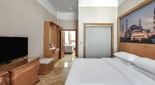 Люкс Vienna Hotel (Shangri-La Old Town)