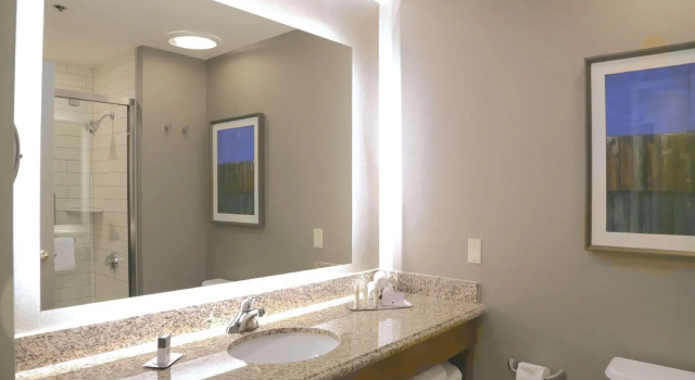 Четырёхместный номер Standard DoubleTree by Hilton Boston-Rockland
