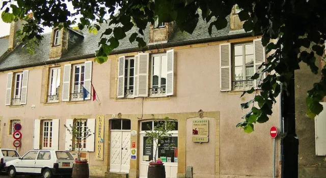 Logis Les Remparts, Забронировать Отель «постель и завтрак» Байе D-day Beaches