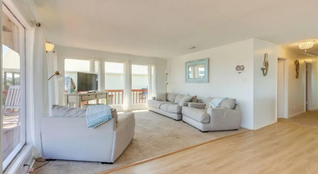 Breezy Dauphin Island Vacation Rental With Deck!, Book Feriehus Sommerhuse i Alabama, Hytte
