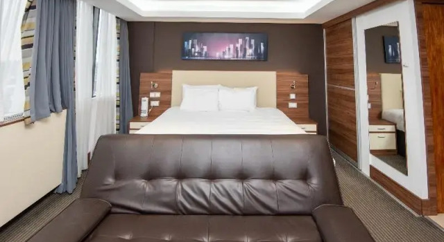 Четырёхместный люкс Superior OYO Livin’ Serviced Apartments