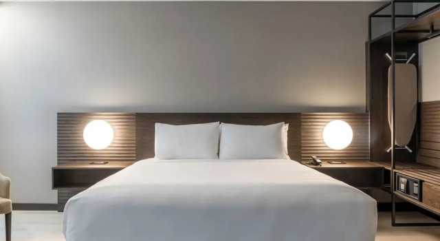 Двухместный номер Standard с балконом AC Hotel Burlington