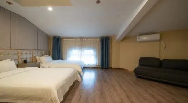 Люкс Deluxe Ibis Styles Changbai Mountain North Slope Distribution Center