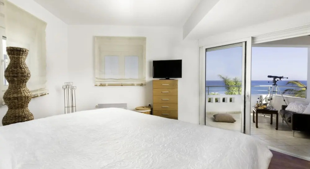 Вилла Villa on Island With Private Pool, Garde, Terrace, Parking