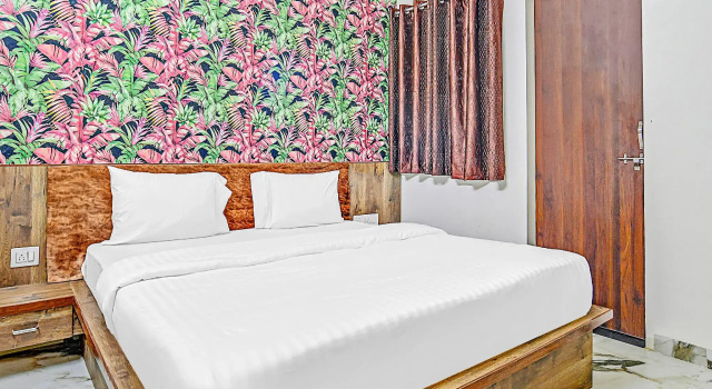 Collection O 82923 Hotel VERENA, Забронировать Отель Отели штата Махараштры 3 звезды, 3*