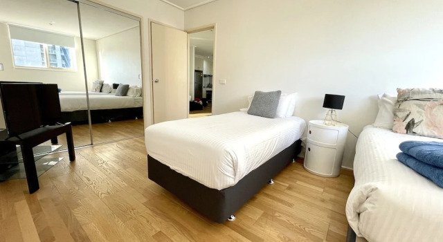 Семейные апартаменты Readyset Apartments at Dockside