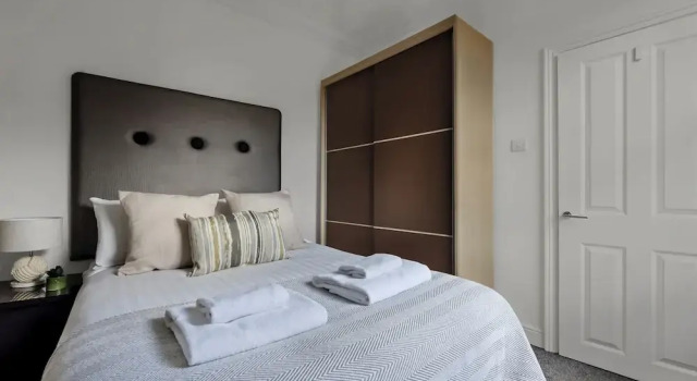 Spacious 2 Bed Flat Near High Street Kensington, Varaa Huoneisto Asunnot kohteessa Merseyside, Huoneisto