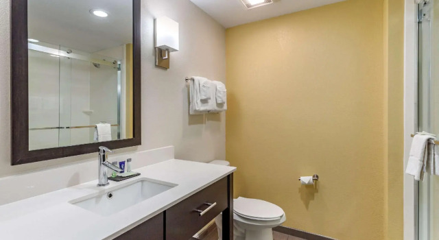 Двухместный люкс Garner Hotel Clarksville Northeast by IHG