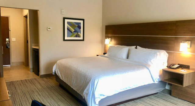 Двухместный номер Standard Holiday Inn Express & Suites Macon North by IHG