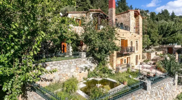 Вилла Luxury Ifigenia Lux MAISONETTE in oldtown and Villas in theriso vilage 14 km outside of chania