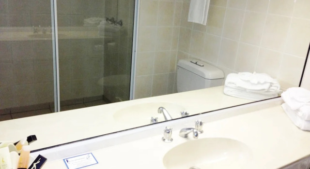 Четырёхместный номер Standard с балконом Ocean International Hotel