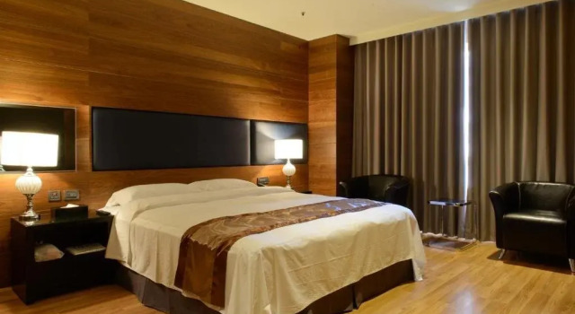 Grand Crystal Hotel