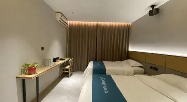 Трёхместный люкс Home Inn Huayi Select Hotel (Shangborui Commercial Building Branch)