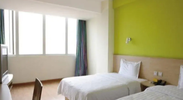 7 Days Inn Shenzhen Baoan Baolifang Branch