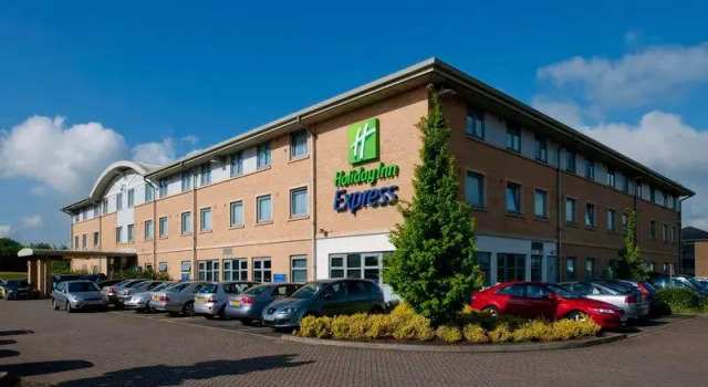 Кровать в общем номере Holiday Inn Express East Midlands Airport by IHG