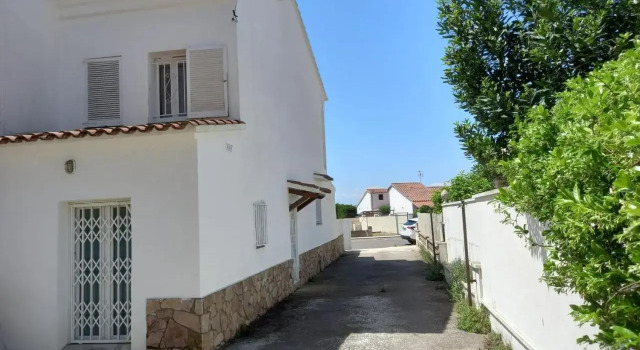 House with free parking, barbeque air conditioning