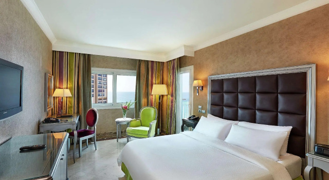 Двухместный номер с частичным видом на море Hilton Alexandria Corniche Hotel