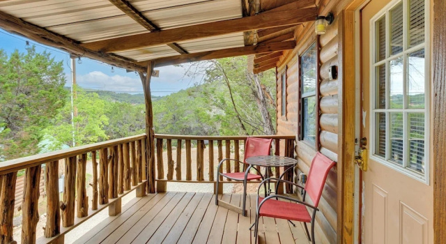 Апартаменты Cedar Falls Cabins #6: Hillside w/ Views!