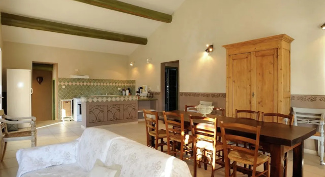 Tastefully Furnished Villa With Fenced Private Pool, 9 km From Vaison-la-romaine