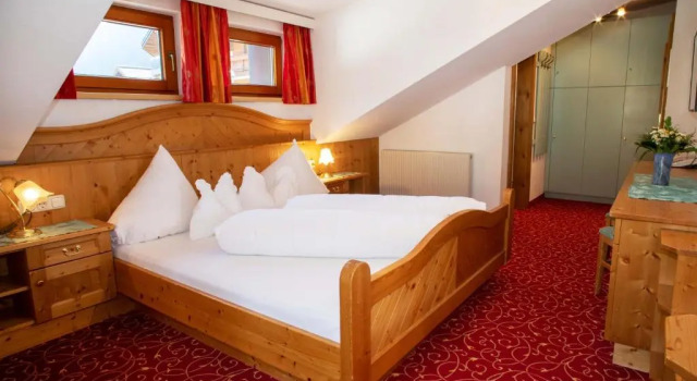 Eggerstüberl, Rezervovat Hotel Hotely v Tyrolsko se snídaní, Snídaně