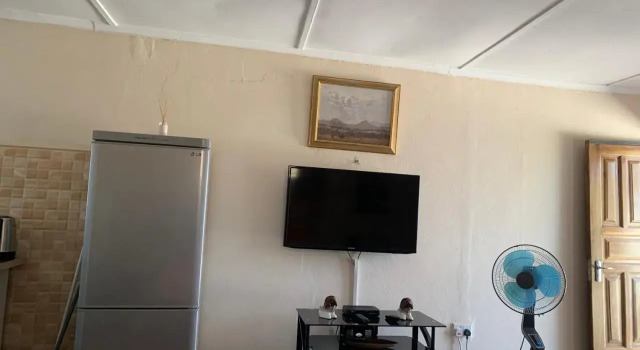 Furnished self-catering bedsitter, Забронировать Отель Лусака Замбия, рядом с Crossroads Shopping Centre