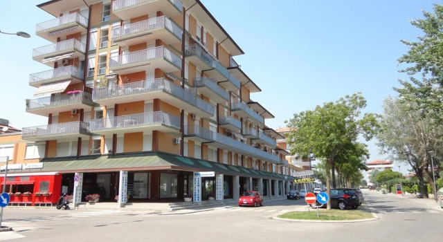 Flat by the sea With a Balcony, Забронировать Отель Каорле Линьяно-Ривьера