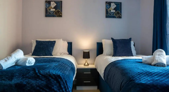 Homely Two Bedroom Apartment in Milton Keynes - Free Parking & WiFi, Забронировать Апартаменты/квартира Апартаменты Милтон-Кинс, рядом с Inspired Gourmet Cookery School, Апартаменты/квартира