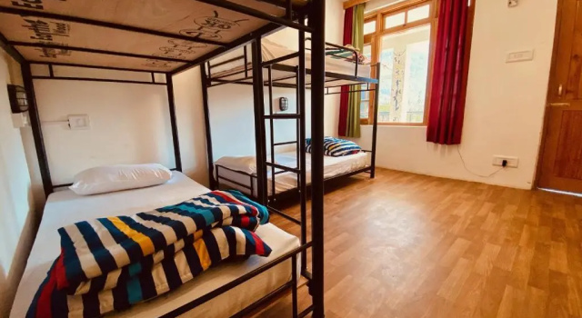 Кровать в общем номере (женский номер) Madpackers Manali