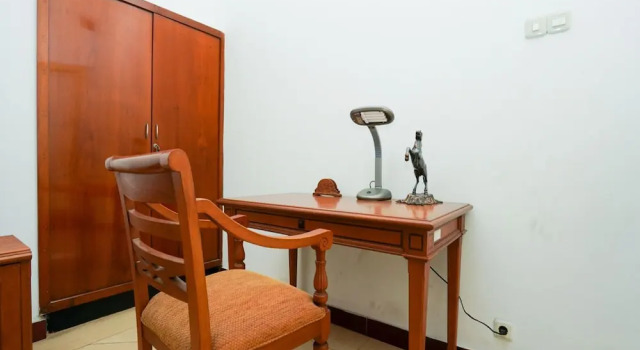 OYO 1346 Sinergi Hotel Gresik, Book Hotel Hoteller i Gresik med parkering, Parkering
