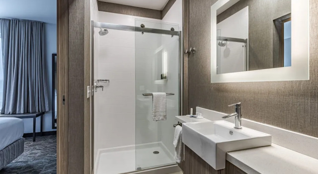 Четырёхместный люкс SpringHill Suites by Marriott Detroit Sterling Heights