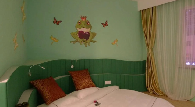 Tai Yuan San Sheng Stone River Couple Hotel