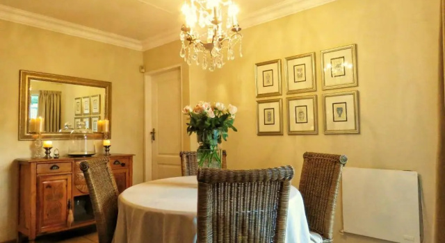 Апартаменты Vair's Place Guest House in Sandton Paulshof - Apartment, Lux Suites & Spa