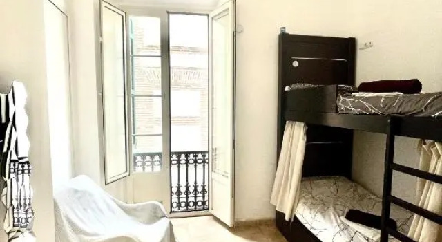 Кровать в общем номере (женский номер) Málaka Room